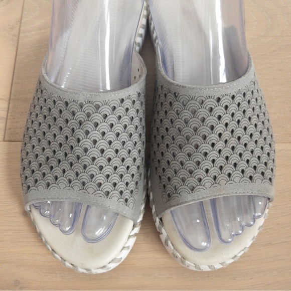 Ilse Jacobsen Grey Scalloped Tulip Slide Sandals - Picture 2 of 12